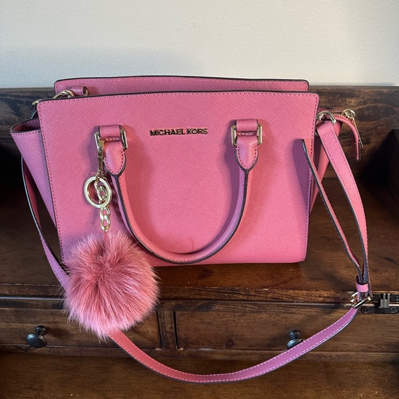 Michael Kors Handbags - Michael Kors $358 MSRP Selma Tulip Pink Satchel Crossbody and MK Charm